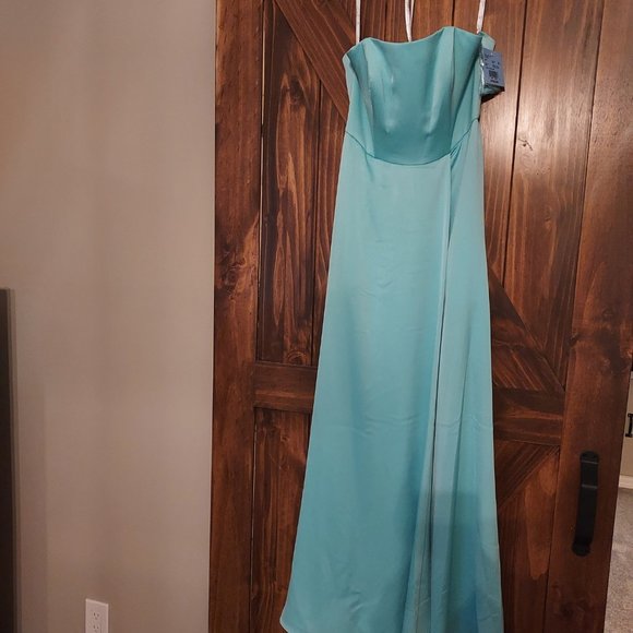 Brand new Strapless Prom Dress with Pockets! 👗 - Picture 3 of 6